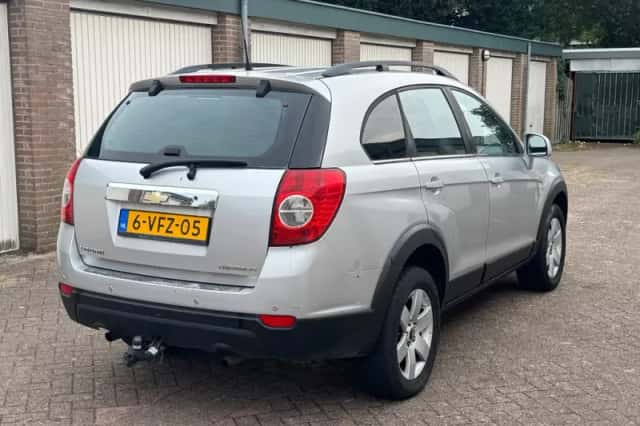 Chevrolet Captiva (2010) thumbnail 3