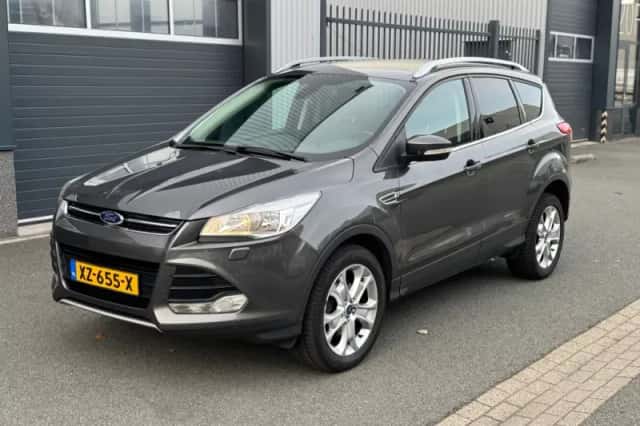 Ford Kuga (2015) thumbnail 1
