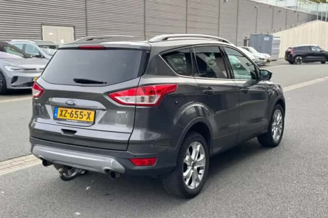 Ford Kuga (2015) thumbnail 4
