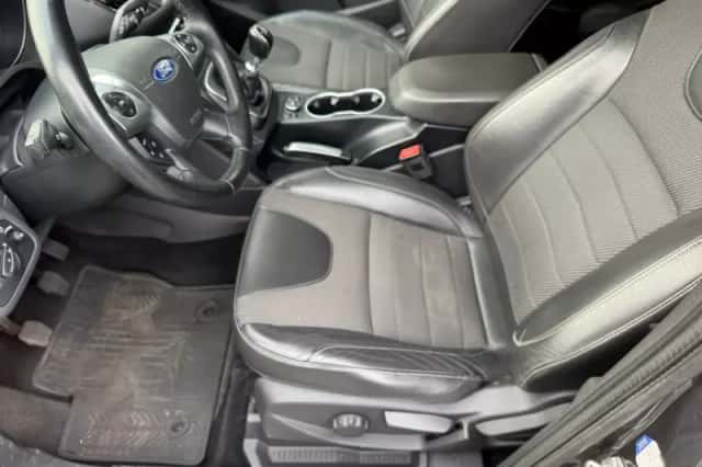 Ford Kuga (2015) thumbnail 5