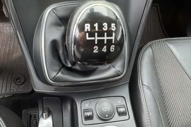 Ford Kuga (2015) thumbnail 6