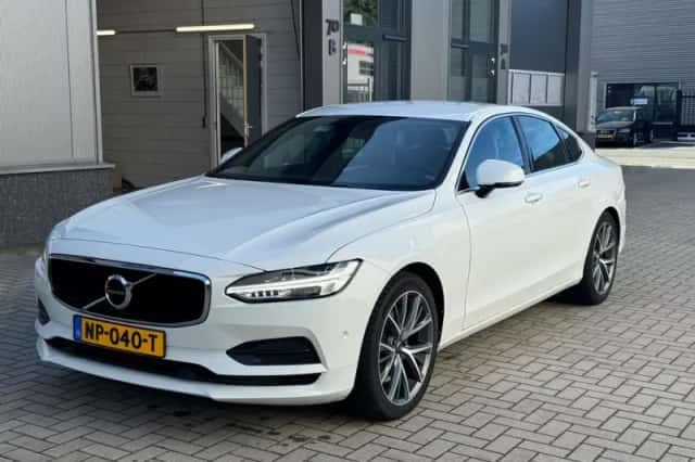 Volvo S90 (2017) thumbnail 1