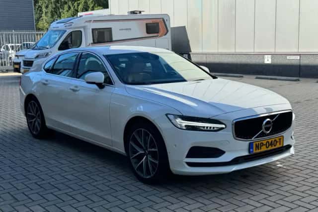 Volvo S90 (2017) thumbnail 2