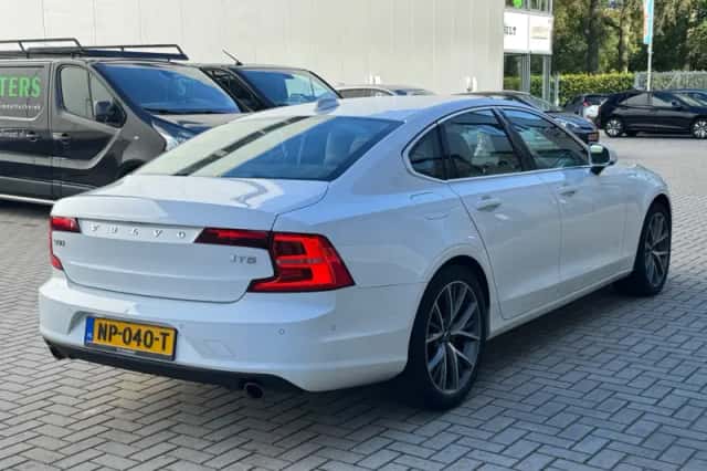 Volvo S90 (2017) thumbnail 3