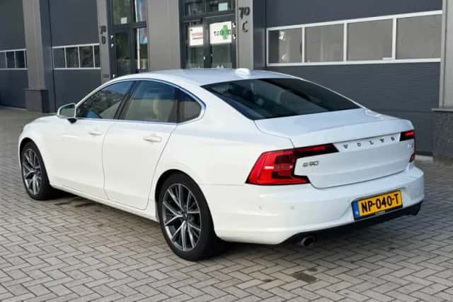 Volvo S90 (2017) thumbnail 4