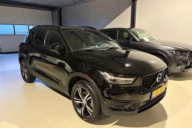 Volvo XC40 (2022) thumbnail 3