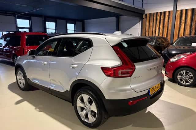 Volvo XC40 (2018) thumbnail 2