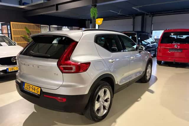 Volvo XC40 (2018) thumbnail 3