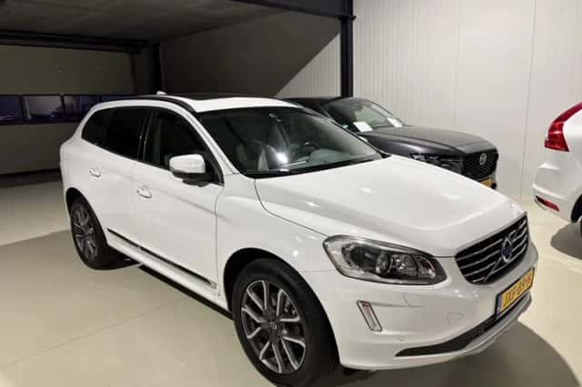 Volvo XC60 (2015) thumbnail 1