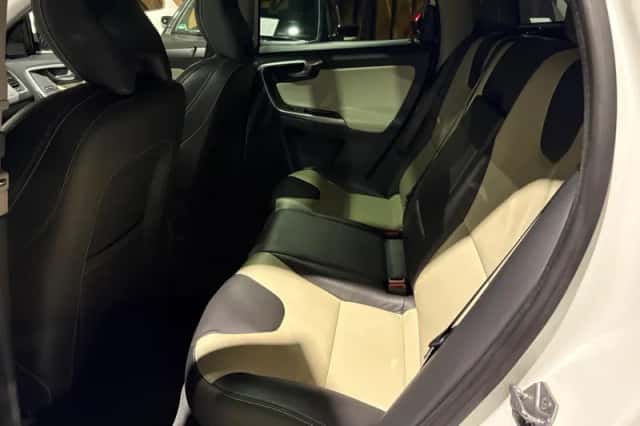Volvo XC60 (2015) thumbnail 6