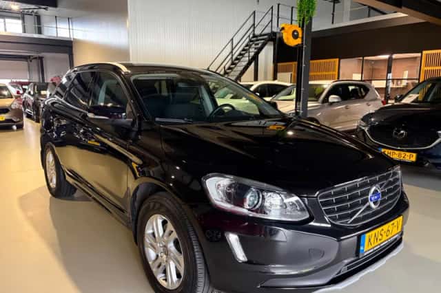 Volvo XC60 (2016) thumbnail 1