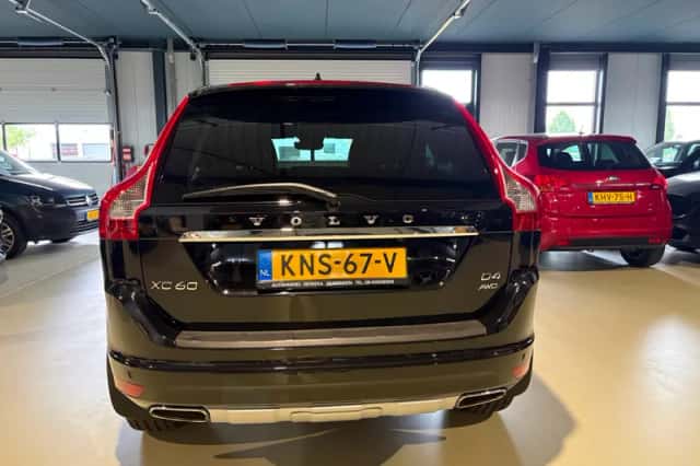 Volvo XC60 (2016) thumbnail 4