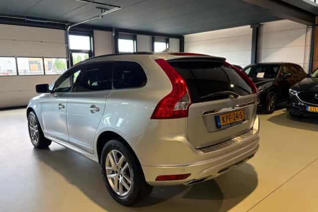 Volvo XC60 (2017) thumbnail 2