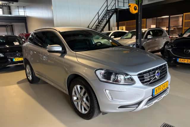 Volvo XC60 (2017) thumbnail 3