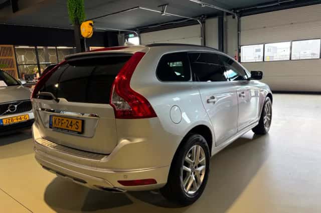 Volvo XC60 (2017) thumbnail 4