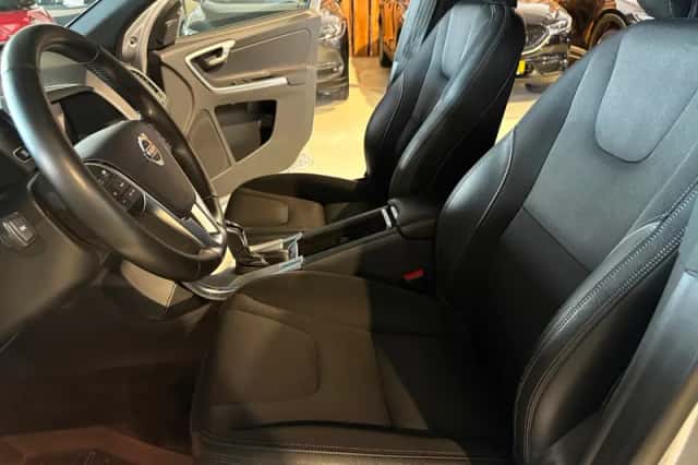 Volvo XC60 (2017) thumbnail 6