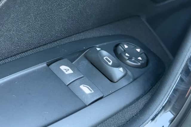 Peugeot 208 (2018) thumbnail 2
