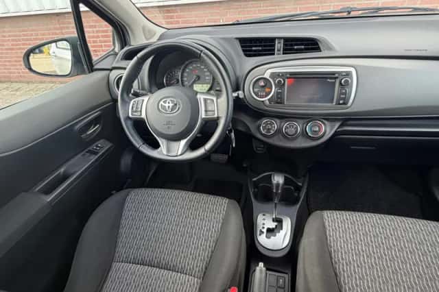 Toyota Yaris (2014) thumbnail 6