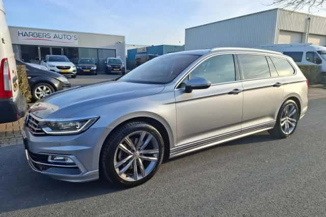 Volkswagen Passat (2018) thumbnail 3