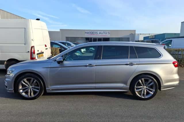 Volkswagen Passat (2018) thumbnail 4