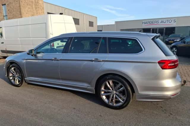 Volkswagen Passat (2018) thumbnail 5