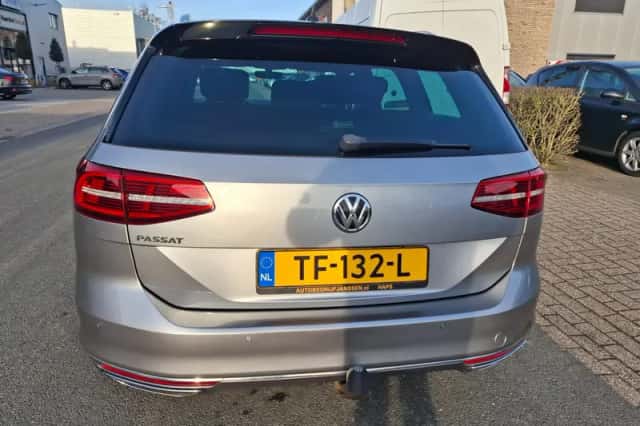 Volkswagen Passat (2018) thumbnail 6