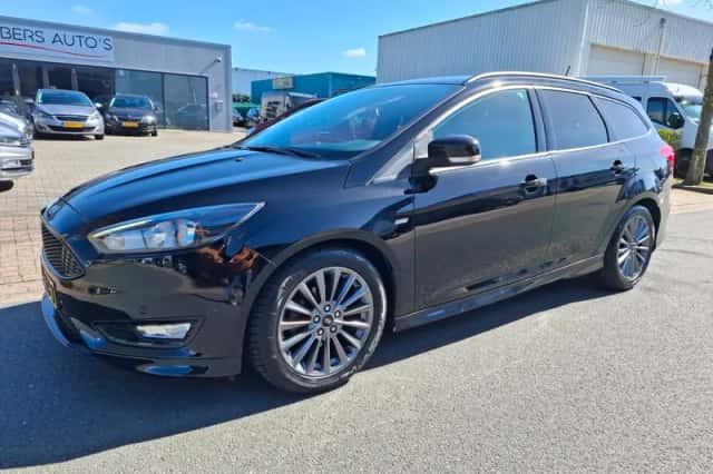 Ford Focus (2018) thumbnail 2