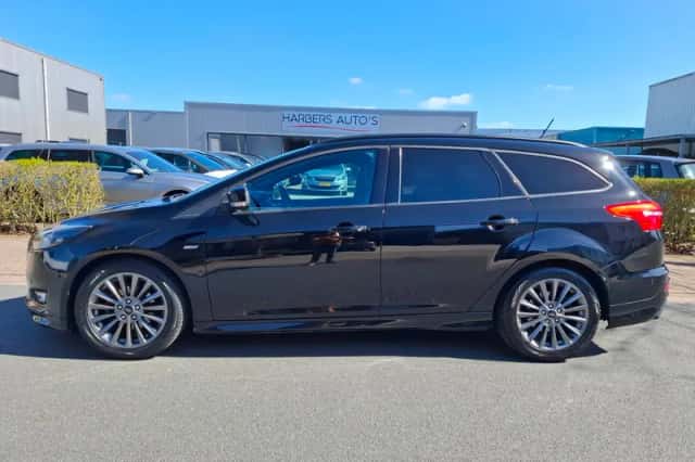 Ford Focus (2018) thumbnail 3