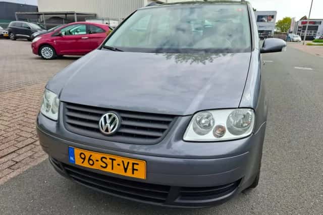 Volkswagen Touran (2006) thumbnail 1