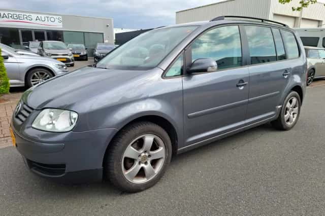 Volkswagen Touran (2006) thumbnail 2