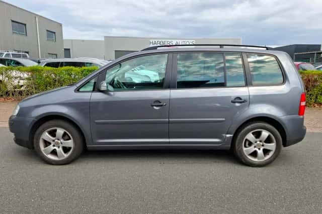 Volkswagen Touran (2006) thumbnail 3