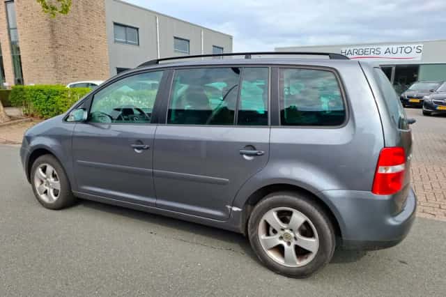 Volkswagen Touran (2006) thumbnail 4