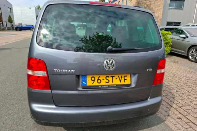 Volkswagen Touran (2006) thumbnail 5