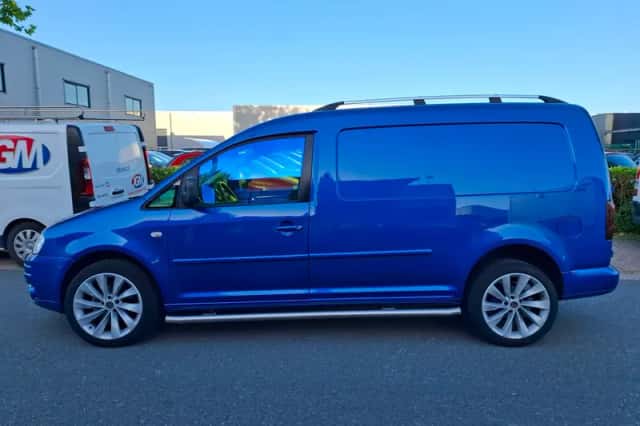 Volkswagen Caddy (2009) thumbnail 4