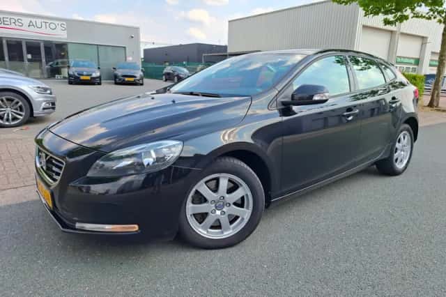 Volvo V40 Cross Country (2015) thumbnail 1