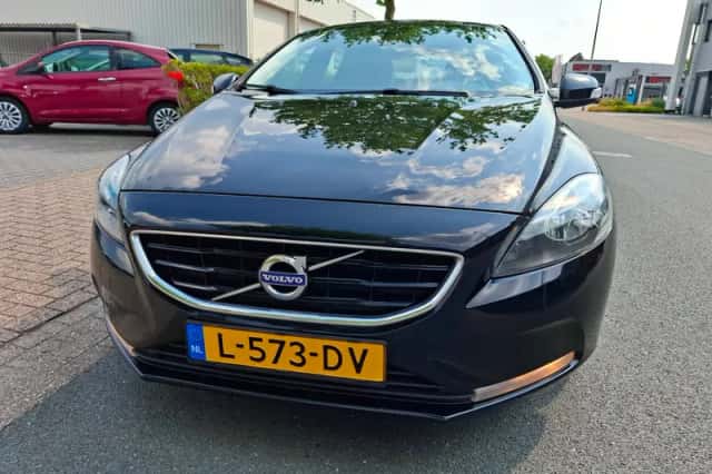 Volvo V40 Cross Country (2015) thumbnail 2