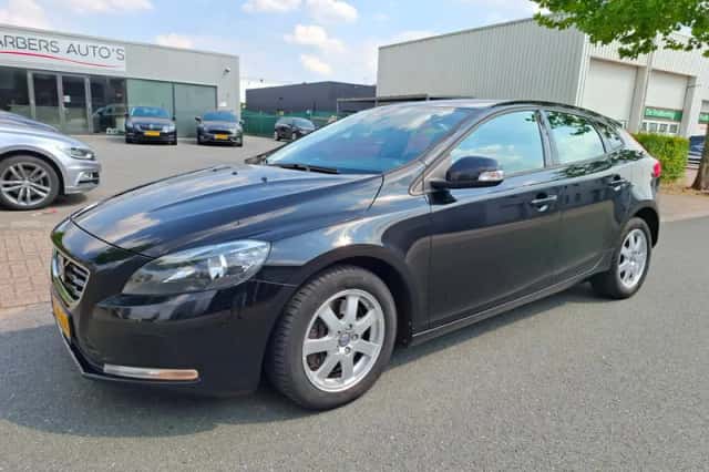 Volvo V40 Cross Country (2015) thumbnail 3