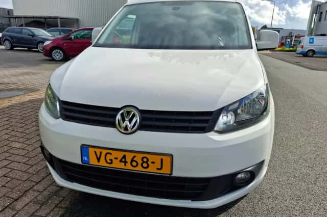 Volkswagen Caddy (2013) thumbnail 2