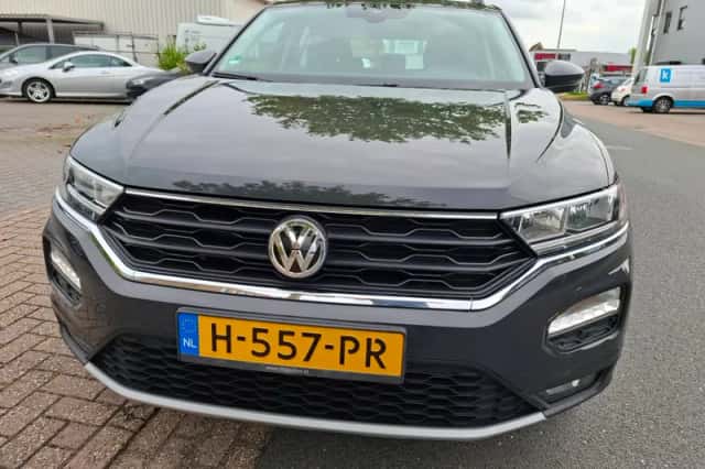 Volkswagen T-Roc (2020) thumbnail 2