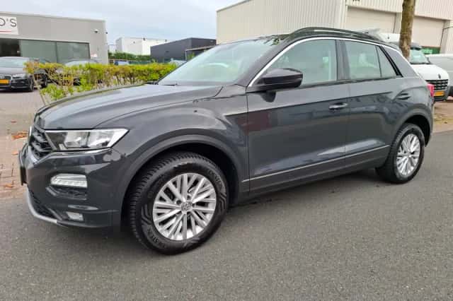 Volkswagen T-Roc (2020) thumbnail 3