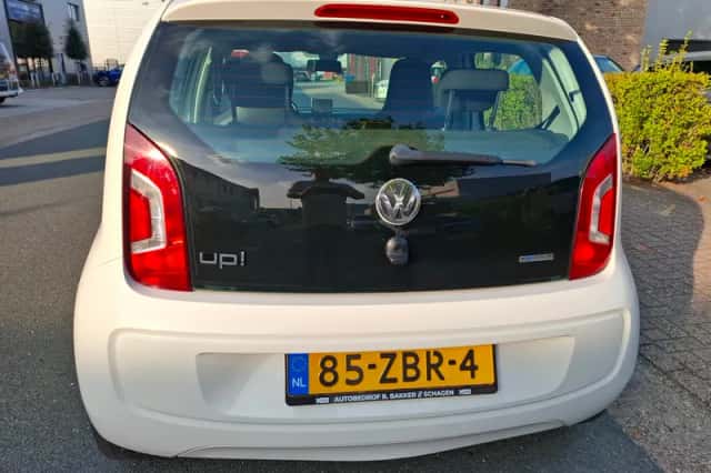 Volkswagen Up! (2012) thumbnail 6