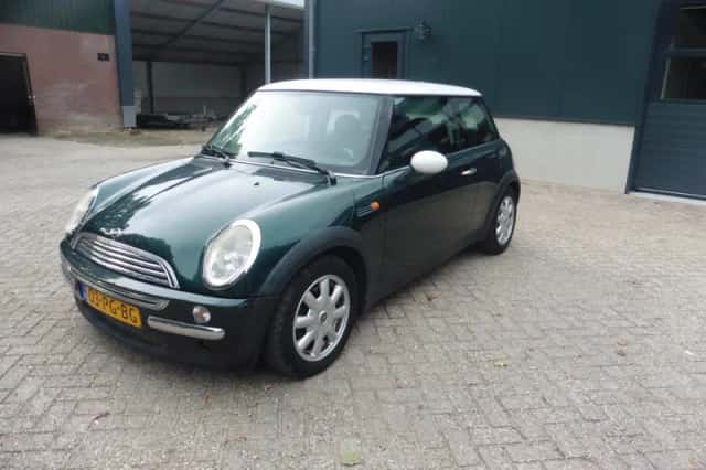 MINI Cooper (2004) thumbnail 1