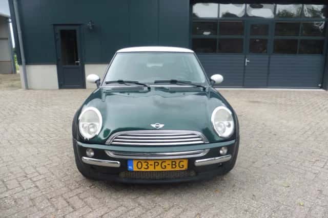 MINI Cooper (2004) thumbnail 2