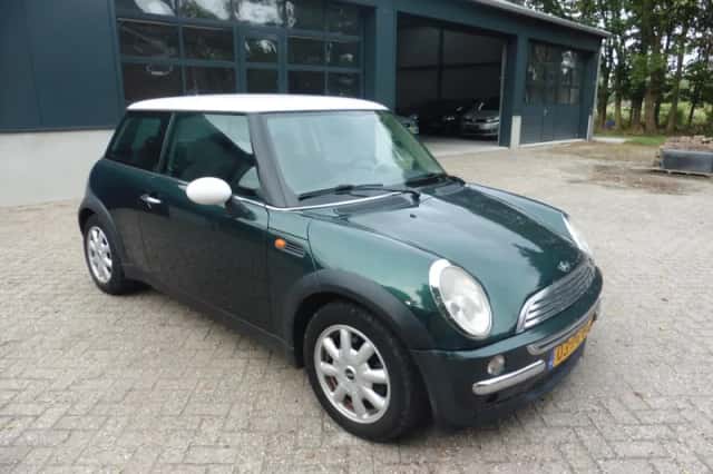 MINI Cooper (2004) thumbnail 3