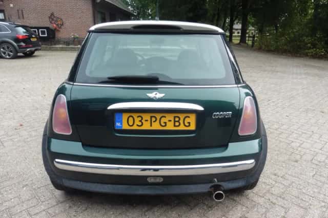 MINI Cooper (2004) thumbnail 4