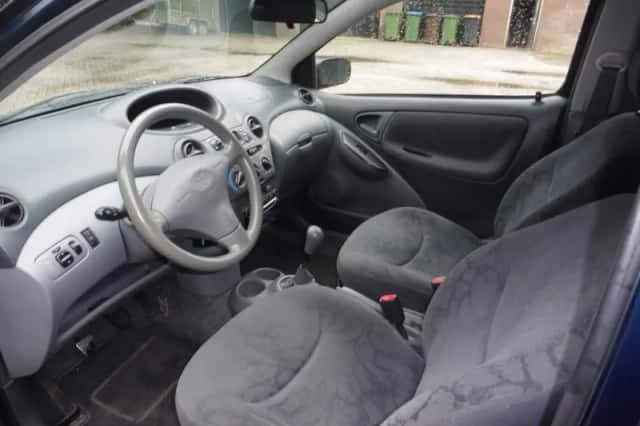 Toyota Yaris (2001) thumbnail 5