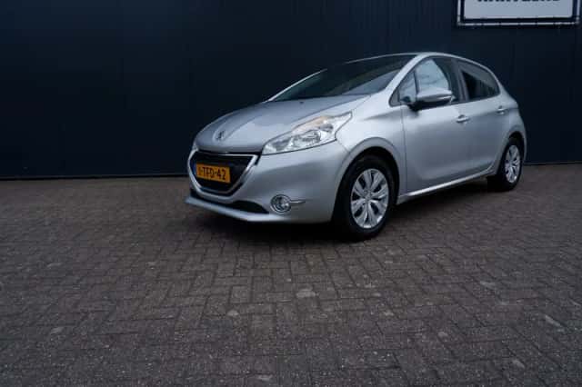 Peugeot 208 (2014) thumbnail 2