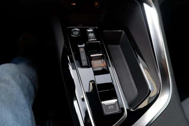 Peugeot 3008 (2024) thumbnail 4