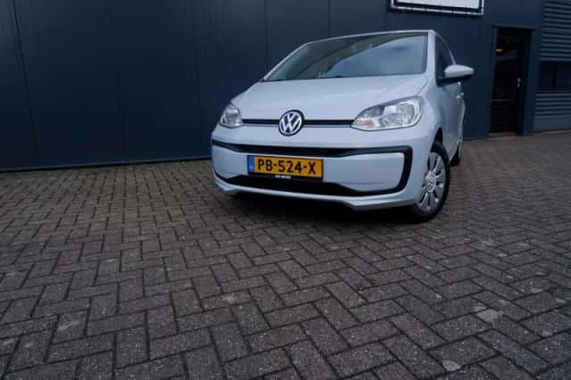 Volkswagen Up! (2017) thumbnail 4