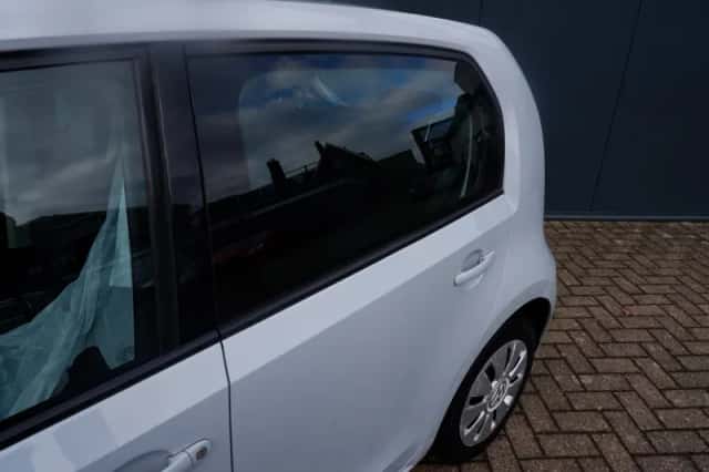 Volkswagen Up! (2017) thumbnail 6